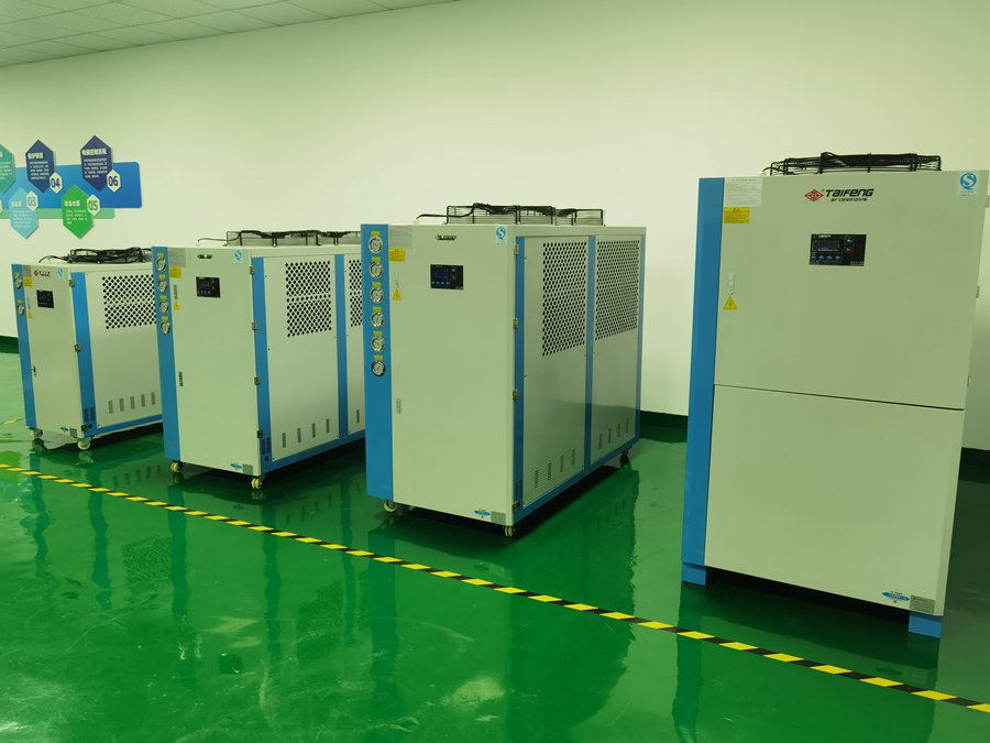 水冷螺桿式冷水機(jī) 水冷螺桿式冷水機(jī)